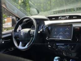 TOYOTA - HILUX - 2023/2024 - Branca - R$ 299.900,00