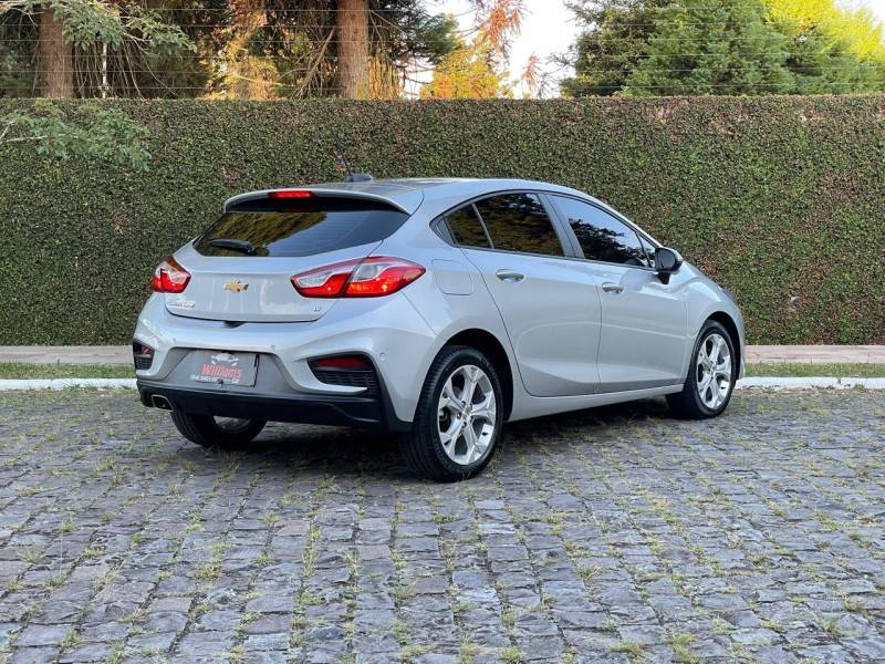 CHEVROLET - CRUZE - 2021/2021 - Prata - R$ 99.900,00