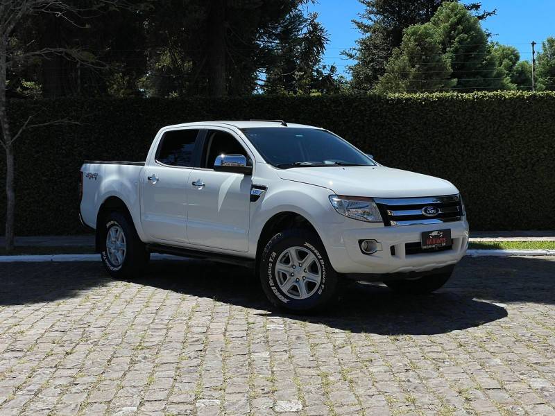 FORD - RANGER - 2012/2013 - Branca - R$ 91.900,00