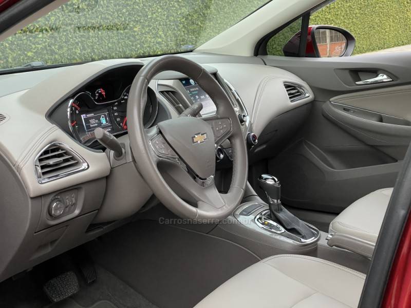 CHEVROLET - CRUZE - 2018/2019 - Vermelha - R$ 98.900,00