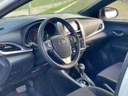 TOYOTA - YARIS - 2018/2019 - Branca - R$ 78.900,00