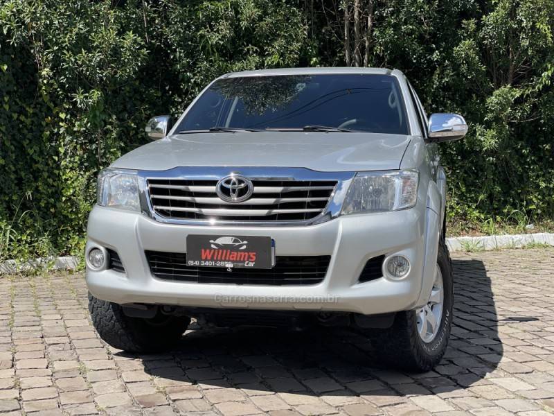 TOYOTA - HILUX - 2013/2013 - Prata - R$ 116.000,00