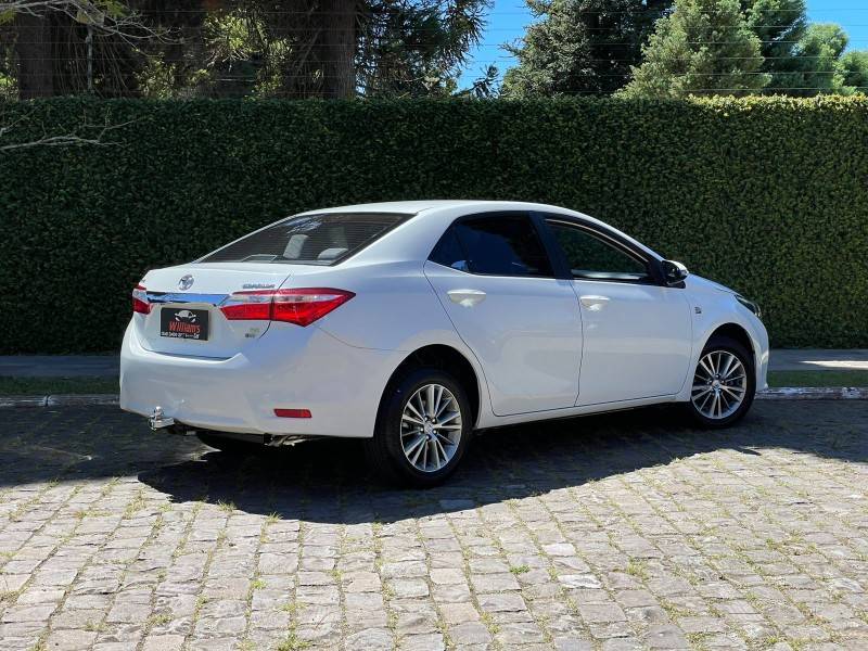 TOYOTA - COROLLA - 2014/2015 - Branca - R$ 85.900,00