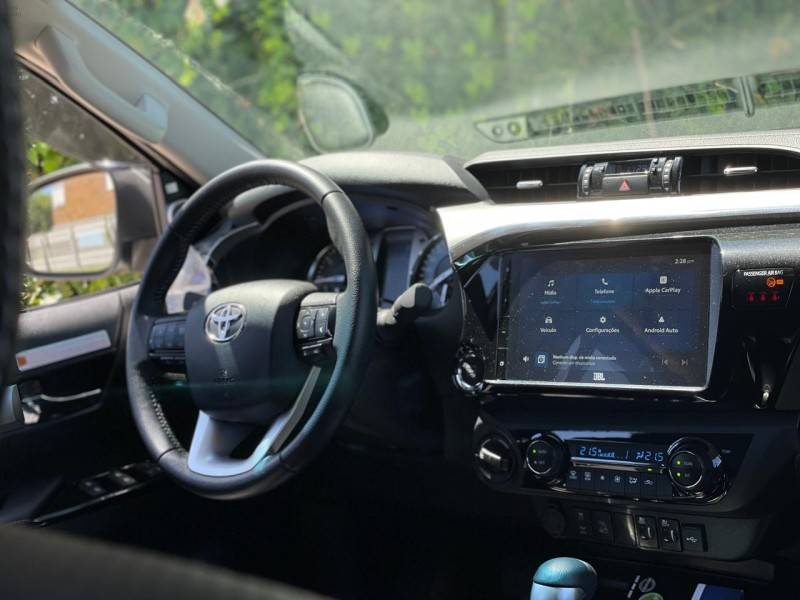 TOYOTA - HILUX - 2023/2024 - Branca - R$ 295.000,00