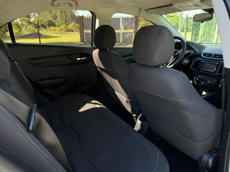 CHEVROLET - ONIX - 2013/2013 - Branca - R$ 43.990,00