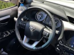 TOYOTA - HILUX - 2023/2024 - Branca - R$ 299.900,00