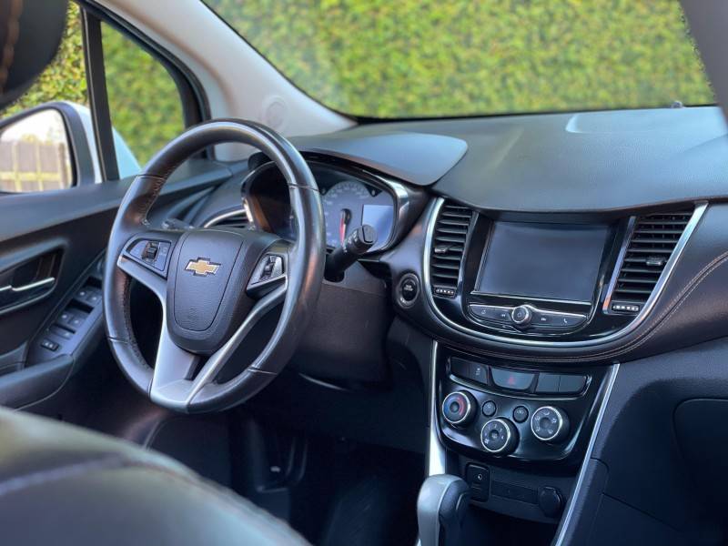CHEVROLET - TRACKER - 2017/2018 - Branca - R$ 86.900,00