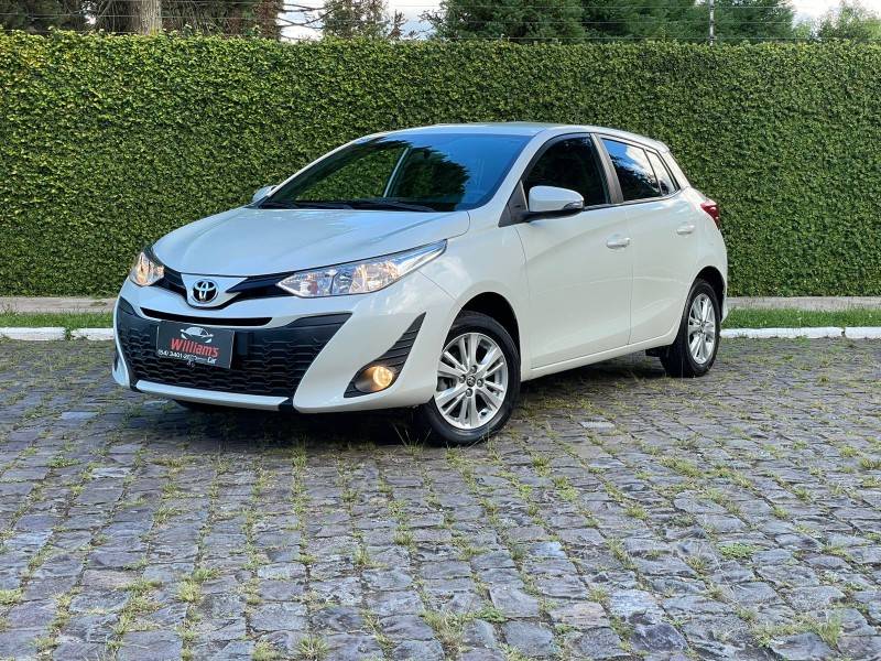 TOYOTA - YARIS - 2018/2019 - Branca - R$ 78.900,00