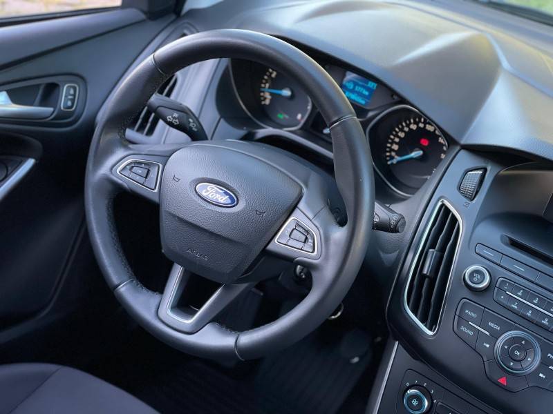 FORD - FOCUS - 2018/2019 - Prata - R$ 77.900,00