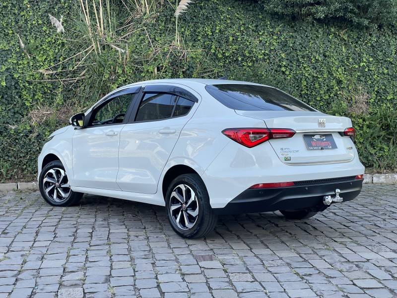 FIAT - CRONOS - 2023/2023 - Branca - R$ 69.900,00