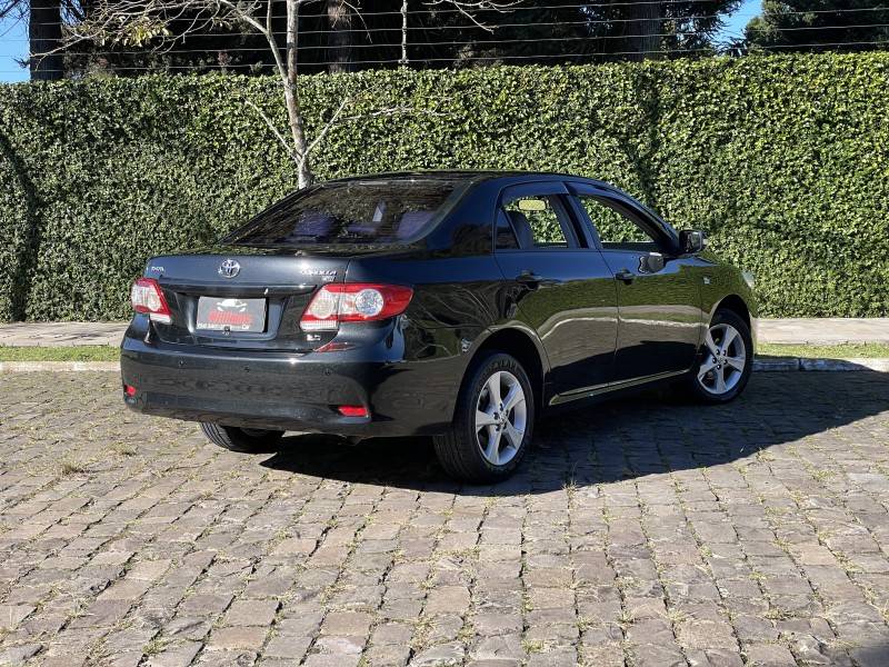 TOYOTA - COROLLA - 2011/2012 - Preta - R$ 64.900,00