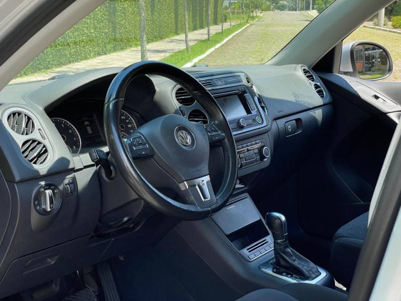 VOLKSWAGEN - TIGUAN - 2011/2012 - Prata - R$ 56.900,00