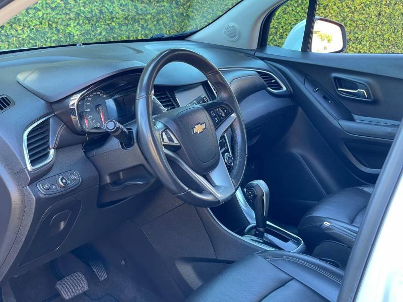 CHEVROLET - TRACKER - 2017/2018 - Branca - R$ 86.900,00