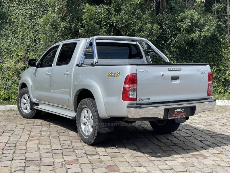 TOYOTA - HILUX - 2013/2013 - Prata - R$ 116.000,00