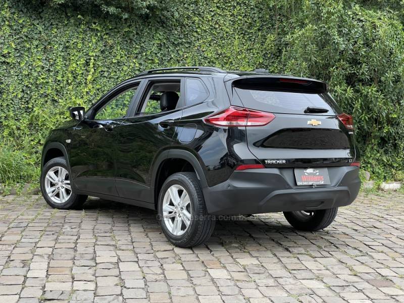 CHEVROLET - TRACKER - 2021/2022 - Preta - R$ 99.900,00