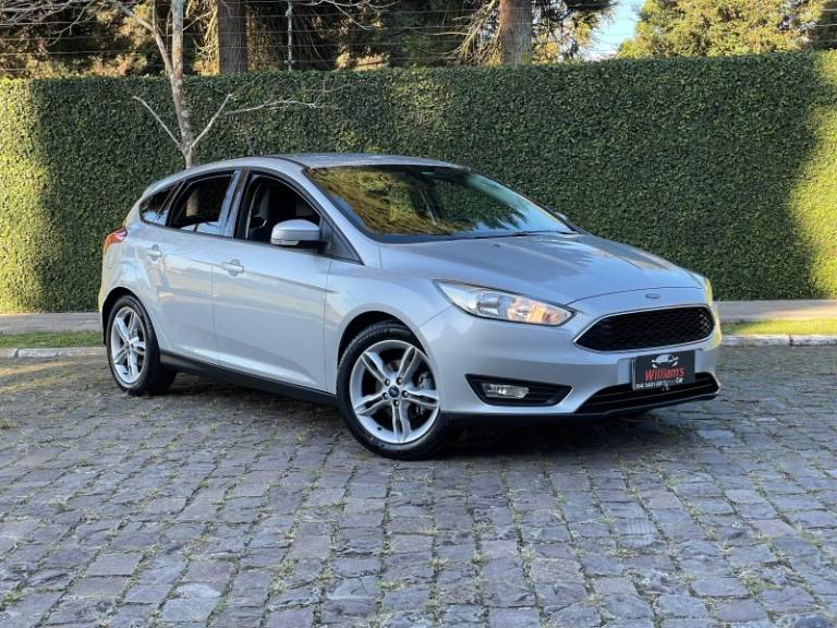 FORD - FOCUS - 2018/2019 - Prata - R$ 77.900,00