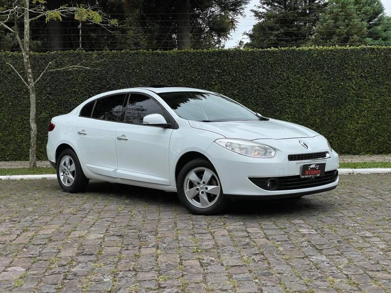 RENAULT - FLUENCE - 2013/2014 - Branca - R$ 44.900,00