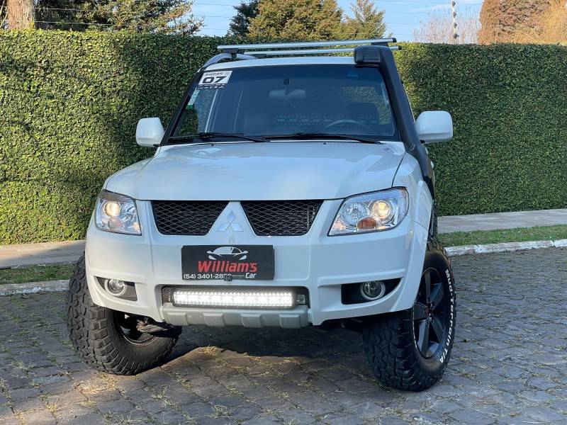 MITSUBISHI - PAJERO TR4 - 2011/2011 - Branca - R$ 79.000,00