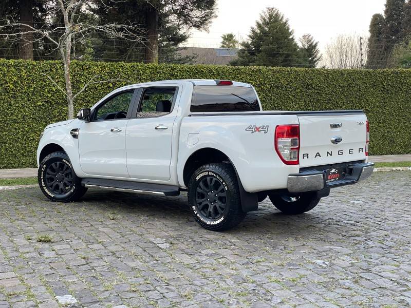 FORD - RANGER - 2019/2019 - Branca - R$ 144.900,00