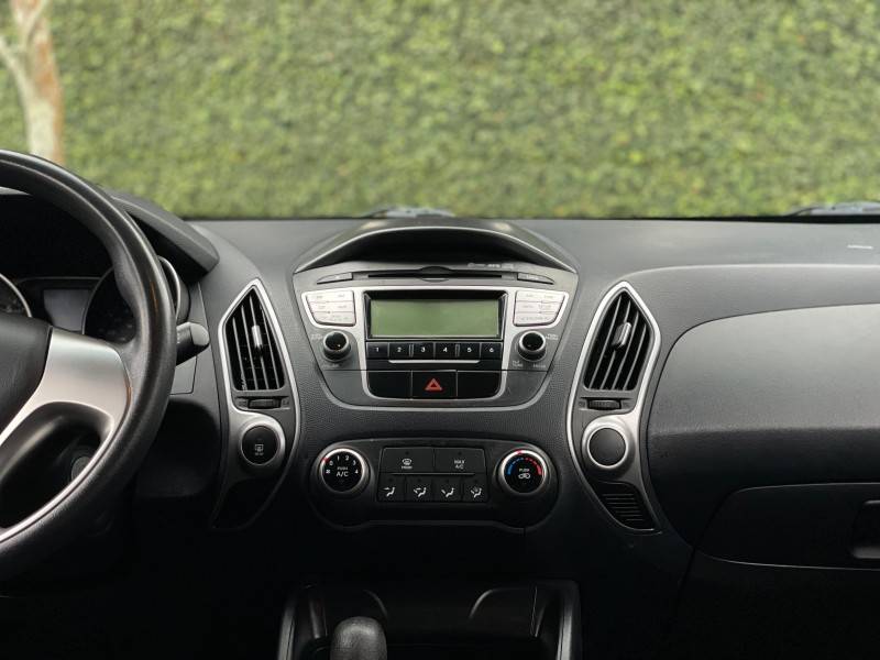 HYUNDAI - IX35 - 2010/2011 - Preta - R$ 58.900,00