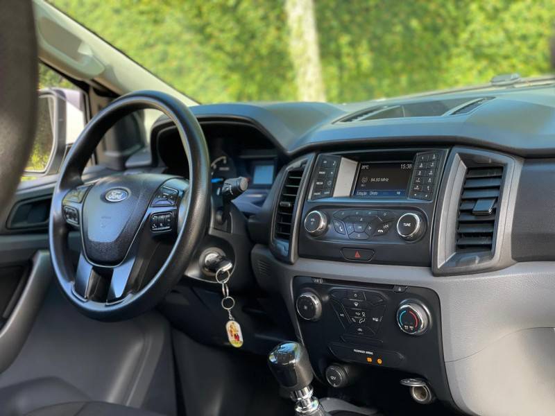 FORD - RANGER - 2018/2019 - Branca - R$ 124.900,00