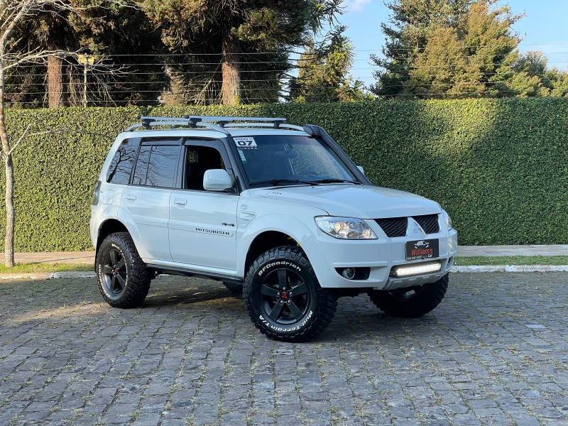 MITSUBISHI - PAJERO TR4 - 2011/2011 - Branca - R$ 79.000,00