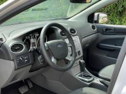 FORD - FOCUS - 2013/2013 - Prata - R$ 43.500,00